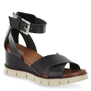 MIA Lauri Wedge Lug Sole Sandal Zip Back